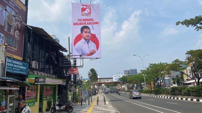 PSI Pasang Baliho Raksasa Gambar Kaesang di Depok