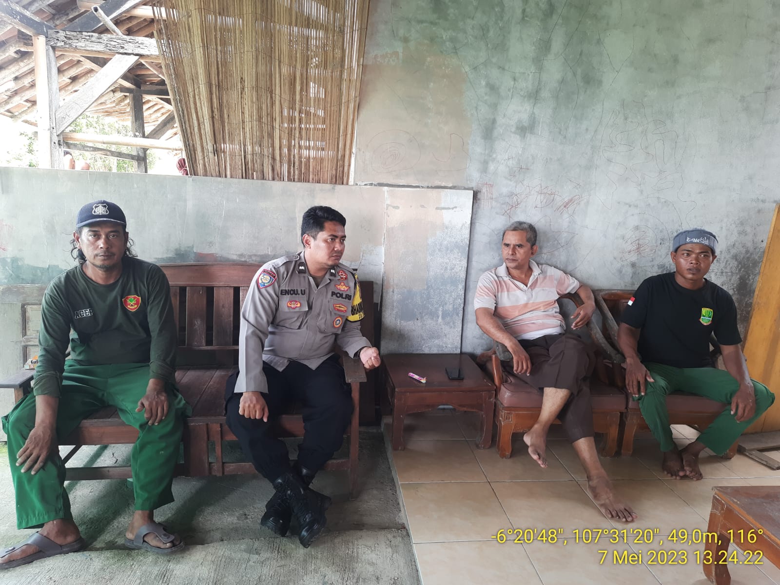 Polisi Caket Desa Jatisari Kecamatan Jatisari Kabupaten Karawang