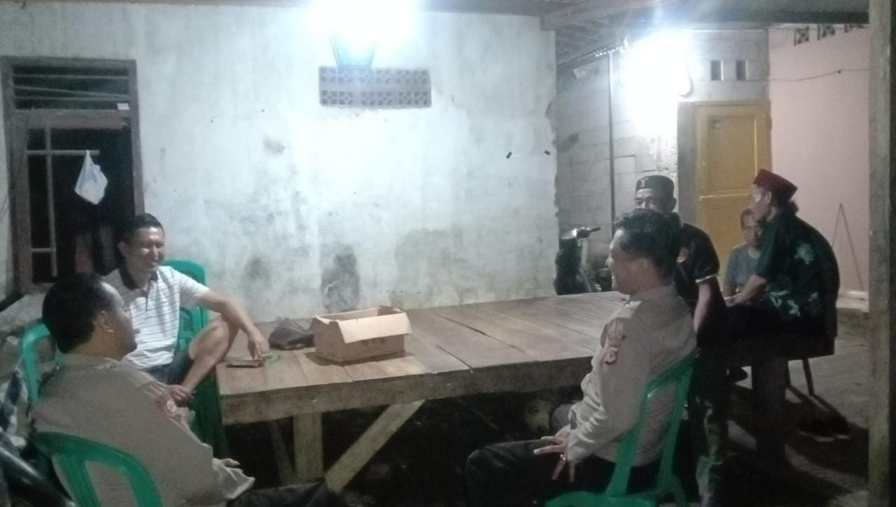 Warga Desa Jayanegara Merasa Bangga Pos Kamlingnya Selalu Disinggahi Polisi