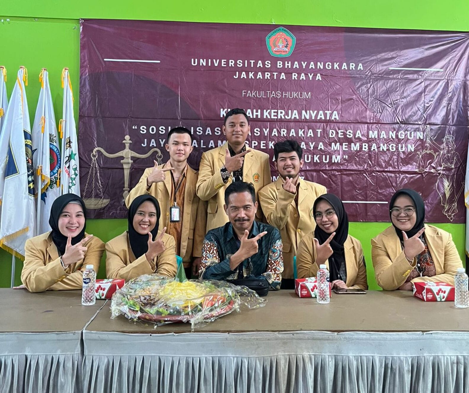 KKN Mahasiswa Hukum UBHARA ini yang menjadi pesan Dosen Pembimbing Dr.Dwi Seno Wijanarko,SH.,M.H.,CPCLE.,CPA., CPM.