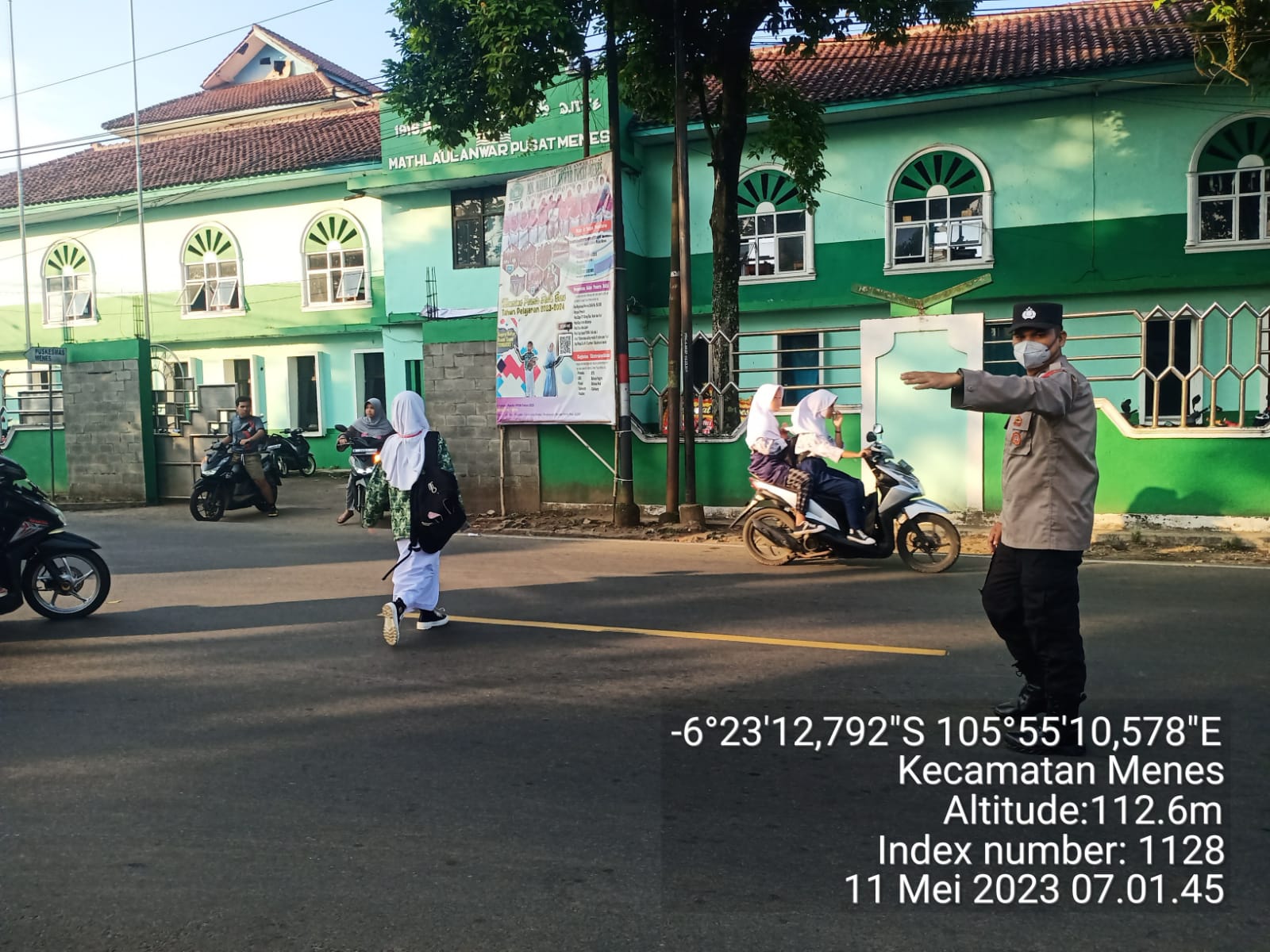 Tiap Pagi, Polsek Menes Terjunkan Personil Demi Kelancaran Lalulintas Di Jalur Kemacetan