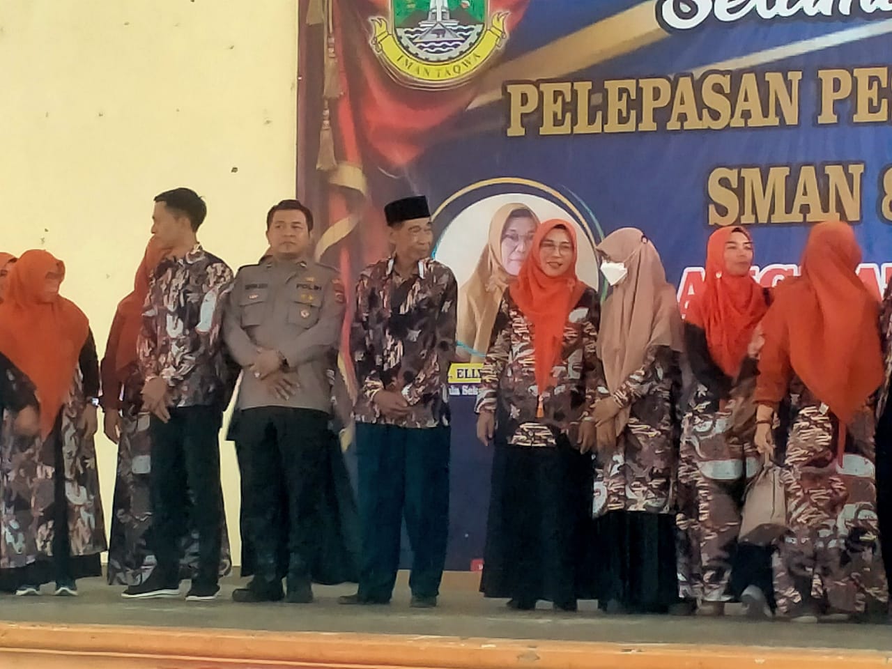 Aipda Sofan Azis Hadiri Wisuda Siswa Kelas XII SMA N 8 Pandeglang Tahun Ajaran 2023