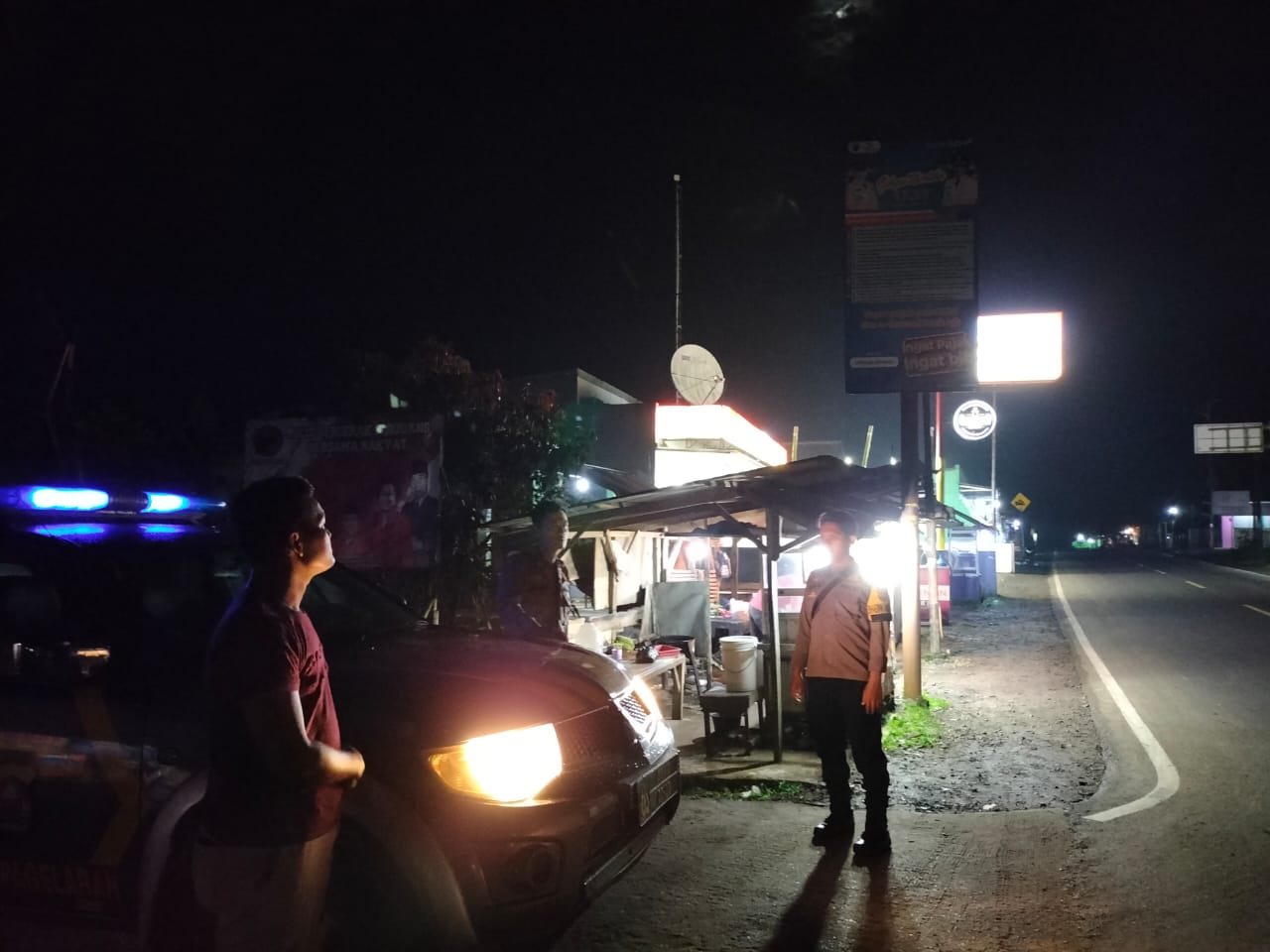 Patroli Malam, Polsek Pagelaran Beri Himbauan Kepada Masyarakat