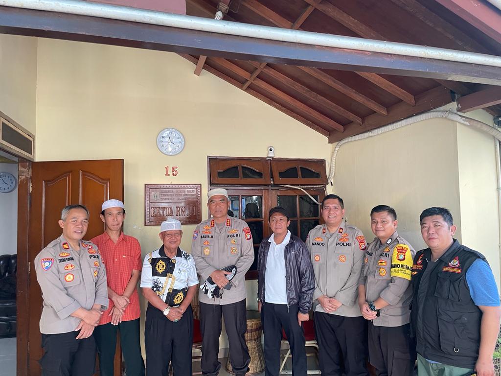 Jumat Curhat Polda Metro Jaya Giat Silaturahmi Serta Mendengar Keluh Kesah Warga Petamburan