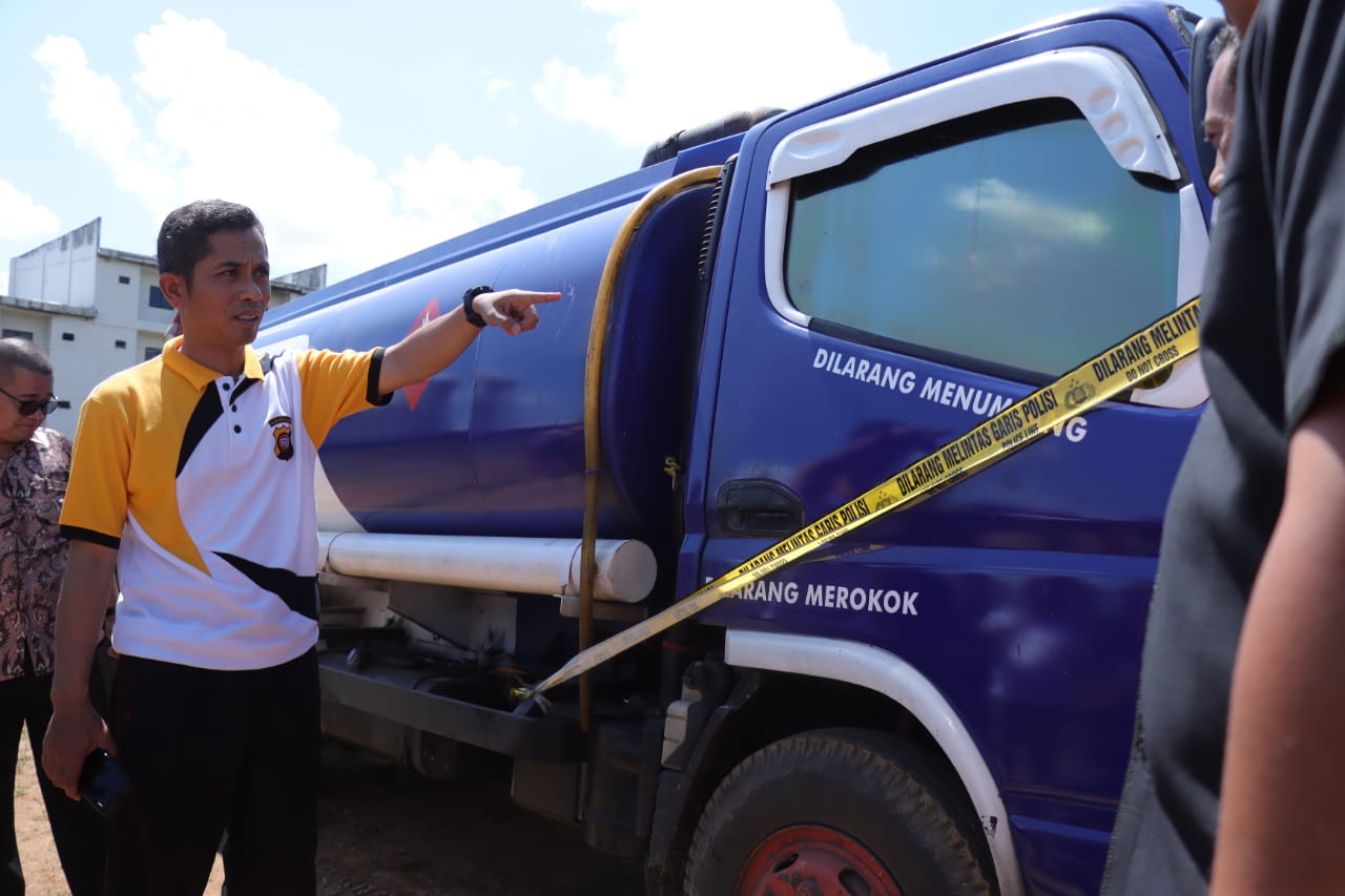 Polres Kubu Raya Tangkap Truk Tangki BBM Solar Ilegal “