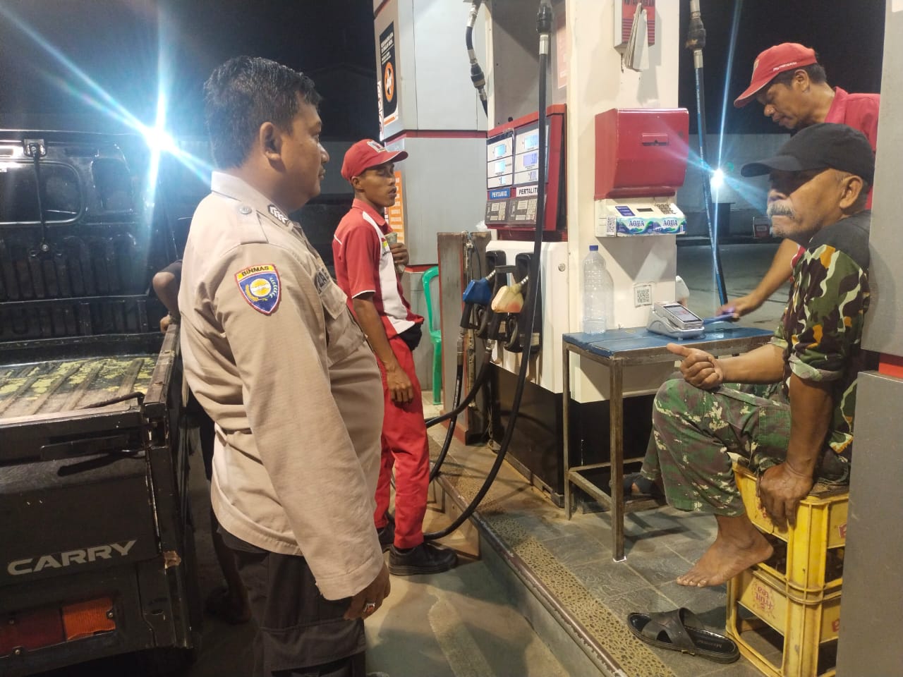 Cegah Gangguan Kamtibmas di Malam hari Polsek Saketi giatkan Patroli malam dengan Sambangi warga