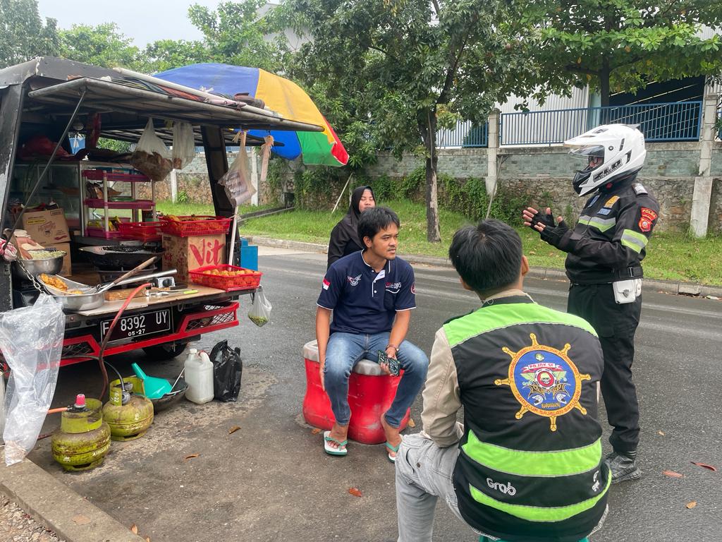 Ngopi Ngapa! Satlantas Polres Karawang Hampiri Tongkrongan yang Lagi Ngopi