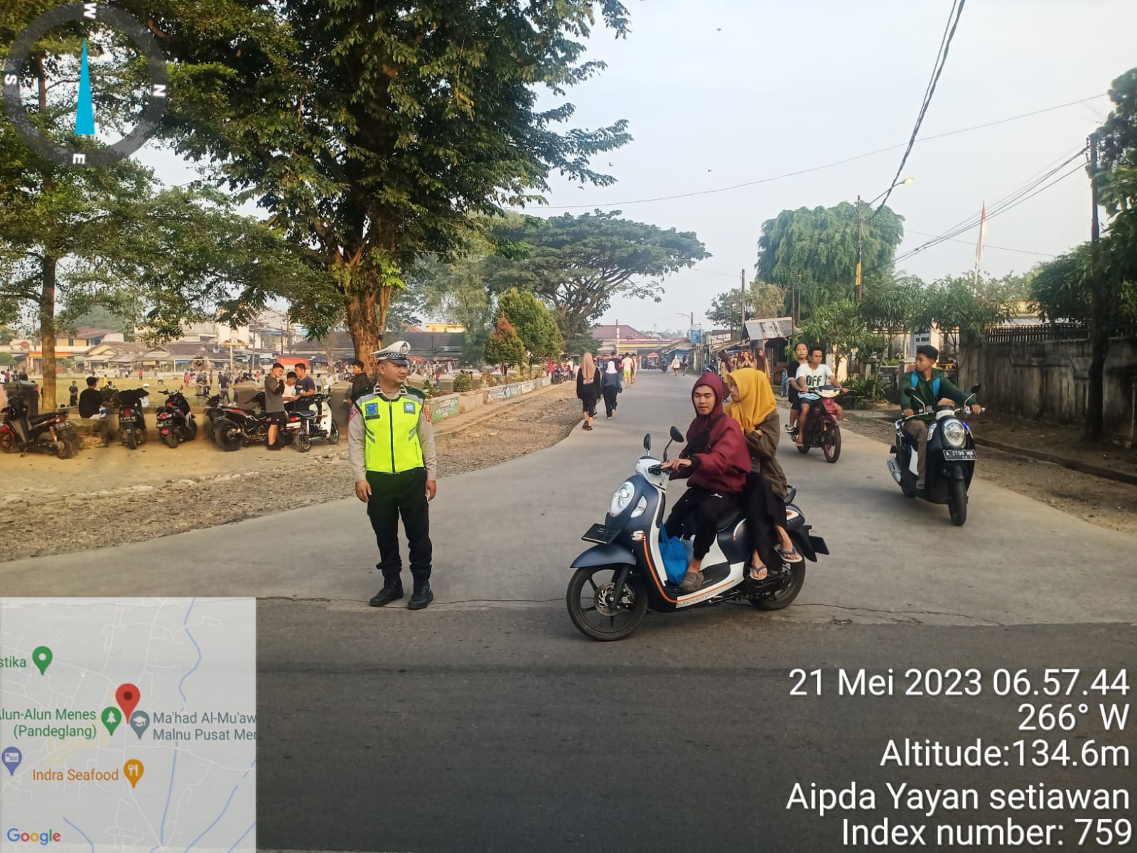 Minggu Pagi Ini, Polsek Menes Lakukan Pengaturan Lalulintas Di Alun-alun Menes