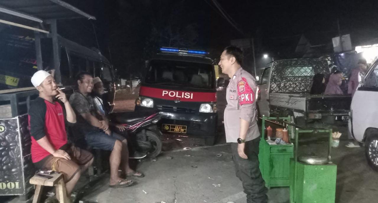 Sambangi Warga Polsek Saketi Polres Pandeglang Gelar Patroli Malam Untuk Cegah Gangguan Kamtibmas