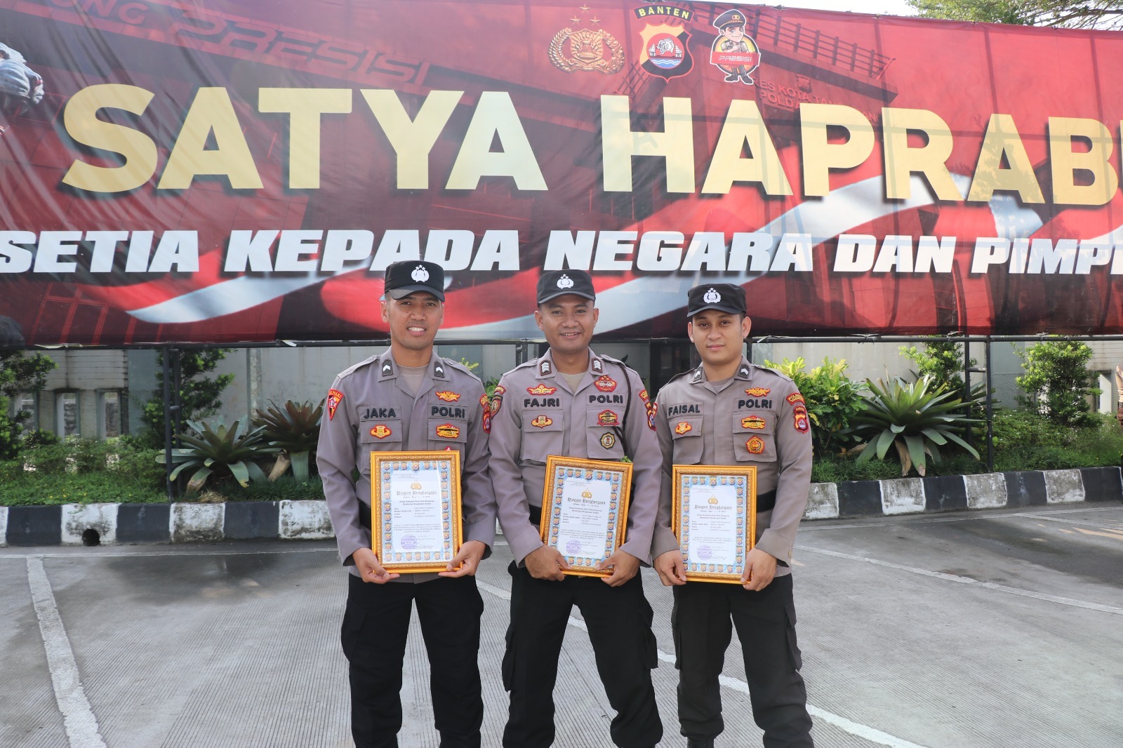 Kapolresta Tangerang Beri Penghargaan kepada Personel Berprestasi