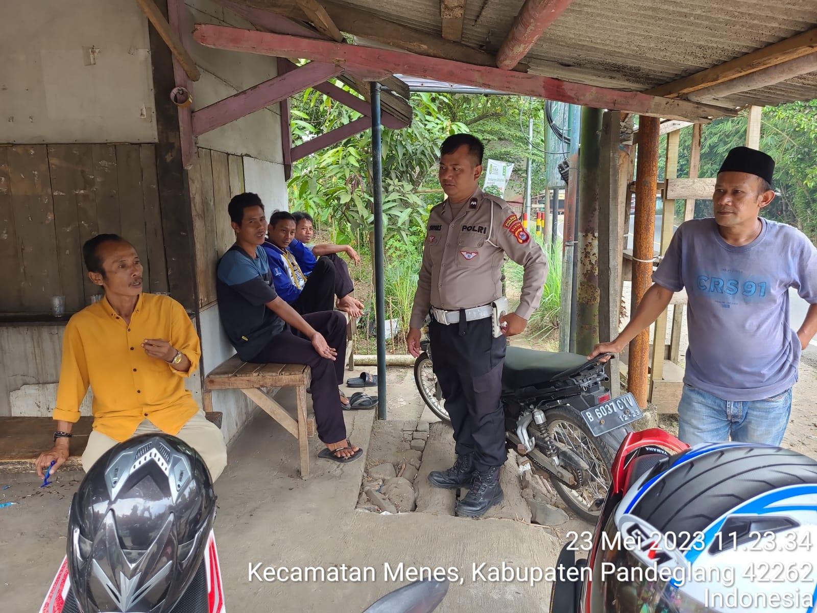 Polsek Menes Polres Pandeglang Berikan Penyuluhan Lalulintas Kepada Ojeg Kananga