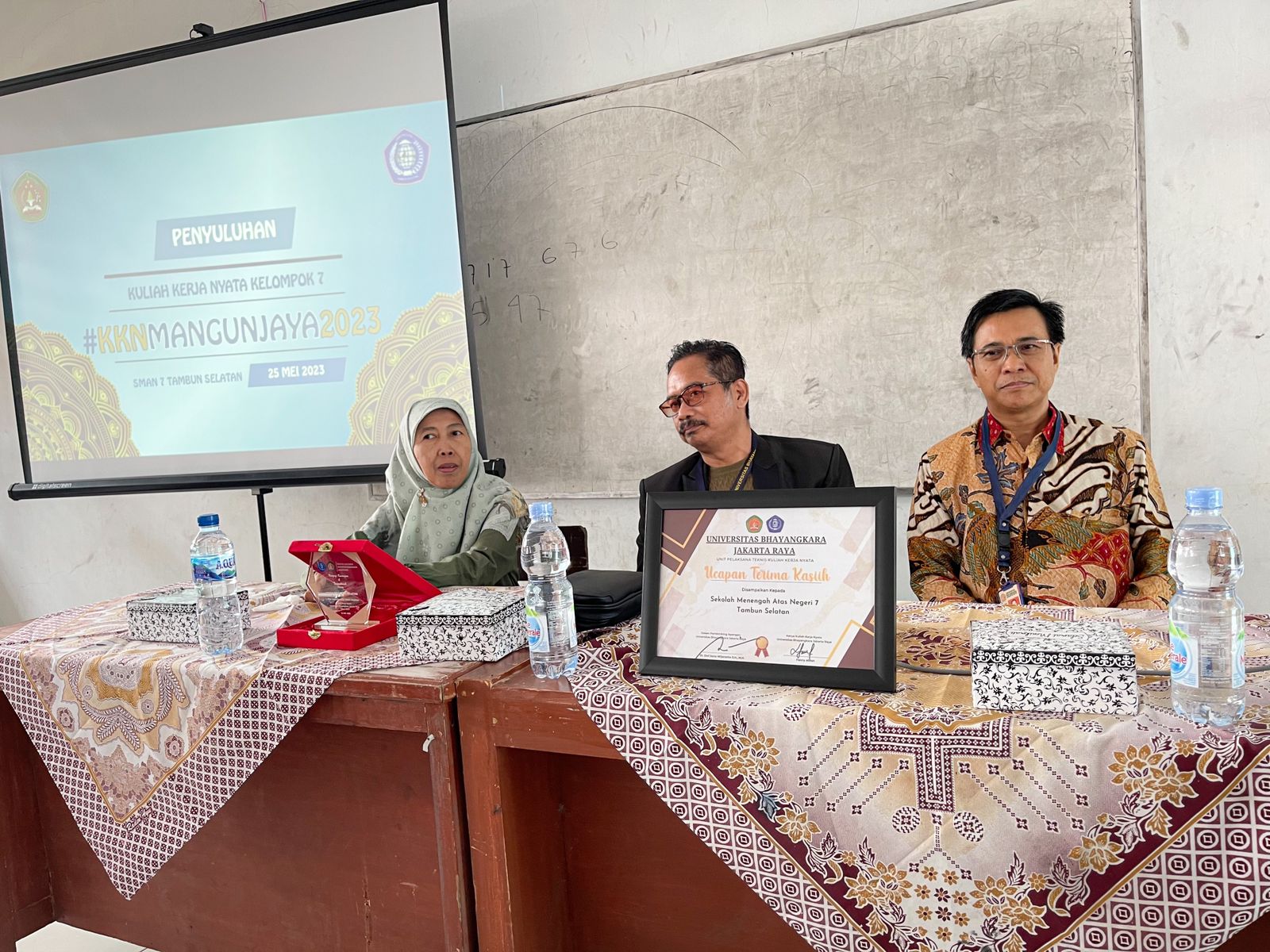 Bahas Pencegahan Tawuran antar Pelajar, Dua Dosen Universitas Bhayangkara dan Mahasiswa KKN Kelompok 7 Gelar  Seminar di SMA Negeri 7 Tambun Selatan 