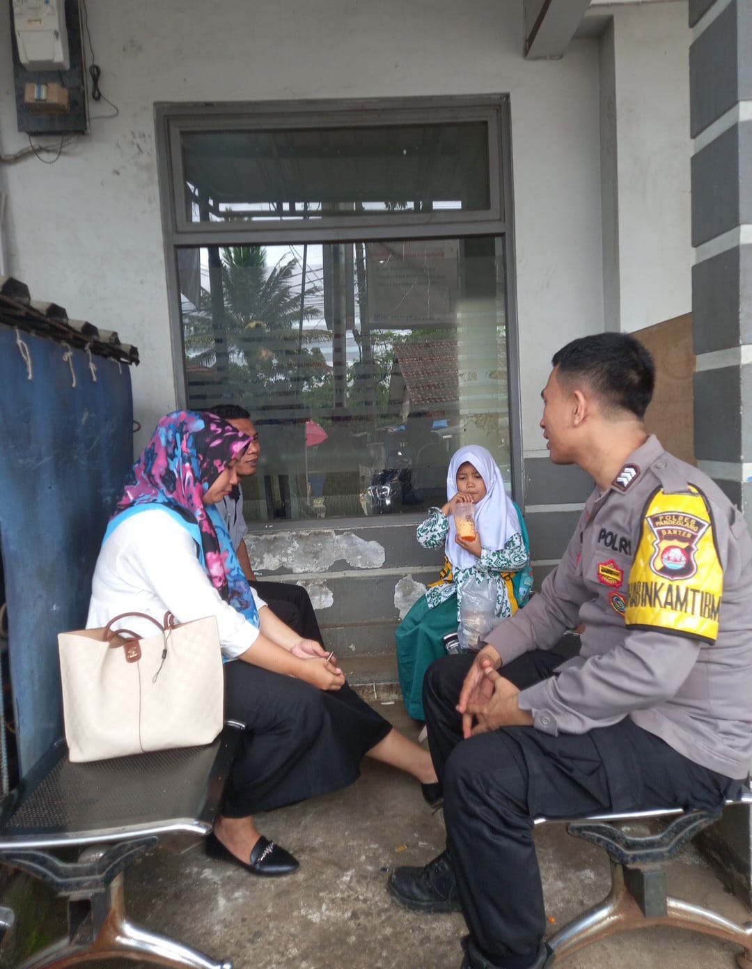 Bhabinkamtibmas Polsek Saketi Polres Pandeglang laksanakan Sambang Untuk Sampaikan Pesan Kamtibmas