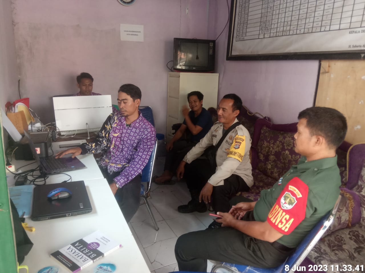 Upaya Menjalin Sinergitas TNI-Polri dengan Masyarakat, Polsek Kresek Lakukan Kegiatan Sambang 