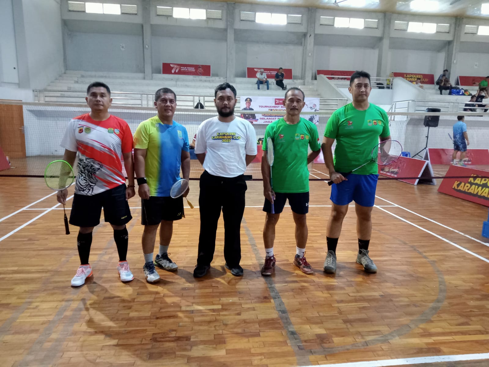 Personil Polsek Kotabaru Polres Karawang Ikuti Turnamen Badminton Kapolres Cup