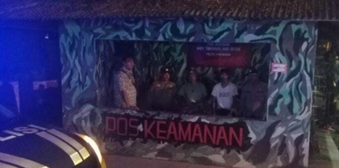 Bhabinkamtibmas Polsek Purwasari Polres Karawang Sambang Pos Kamling Desa Tamelang