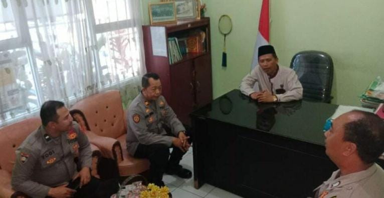 Polsek Purwasari Polres Karawang Silaturahmi Dengan Kepala KUA Purwasari