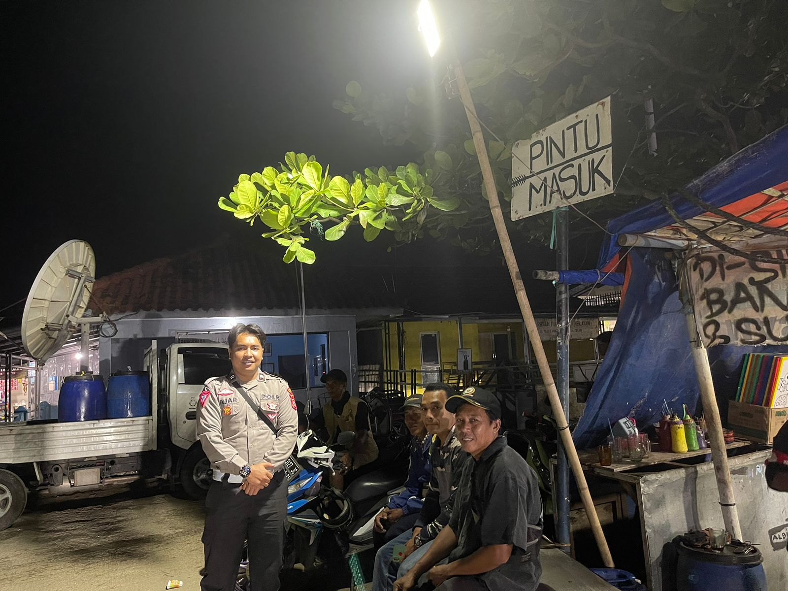 Anggota Polsek Labuan Berikan Himbauan Pada Masyarakat Agar Waspada Kejahatan di Malam Hari