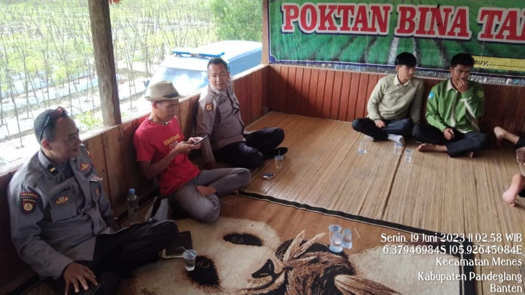Polsek Menes Selalu Jalin Komunikasi dengan Sambangi Warga, Agar Kamtibmas Tetap Kondusif