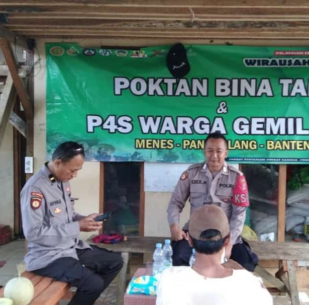 Dukung Ketahanan Pangan, Polsek Menes Sambangi Petani Melon