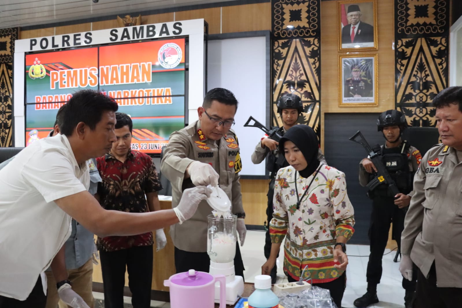Empat tersangka berhasil dibekuk Satresnarkoba Polres Sambas dalam bulan Juni 2023 dan amankan 76,29 Gram Sabu