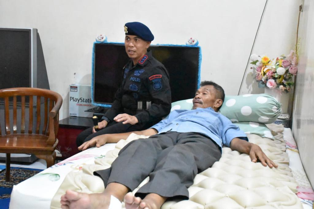 Anjangsana Kepada Purnawirawan Polri oleh Dansatbrimob Polda Kalbar