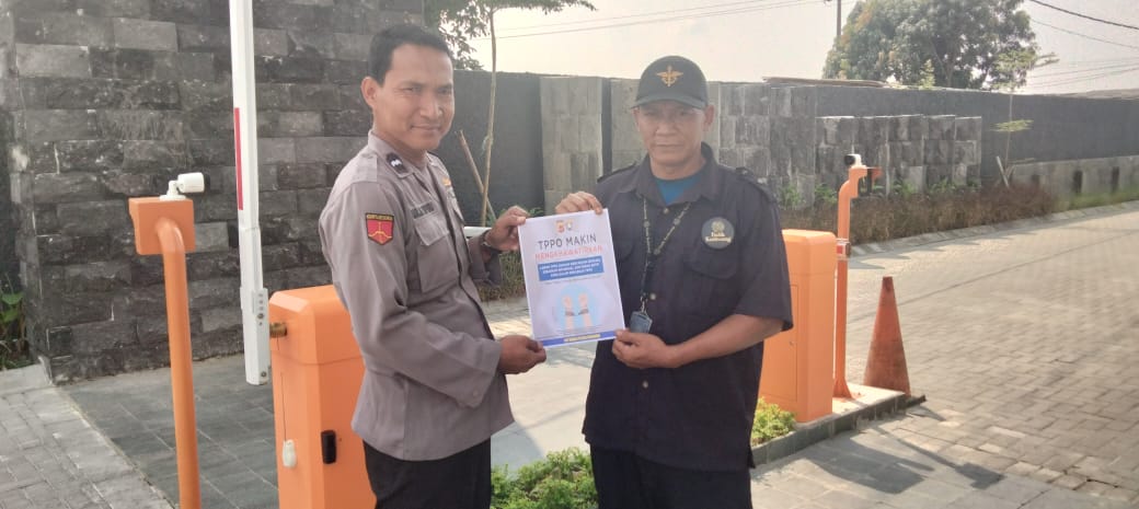 Bhabinkantibmas Polsek Cikampek Himbau Warga Perumahan Waspada TPPO