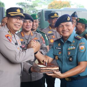 Beri Ucapan HUT Bhayangkara ke-77, Kasrem 064/MY Bersama Pimpinan Staf Korem Sambangi Polda Banten