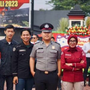 Satu Anggota Bidang Humas Polres Karawang Menerima Kenaikan Pangkat Satu Tingkat Lebih Tinggi