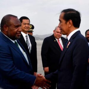 Dentuman Meriam Kehormatan Iringi Keberangkatan Presiden Jokowi Dari Port Moresby