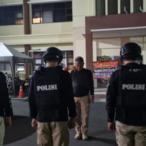 Sebelum Melaksanakan Aksinya, Tim Patroli Sanggabuana Sat Reskrim Polres Karawang Gelar Apel Malam.