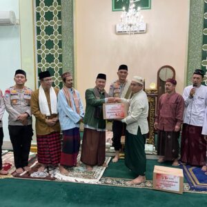 Polda Metro Giat SULING Serta Bagikan 100 Paket Sembako Kepada Korban Kebakaran Kel. Menteng Atas