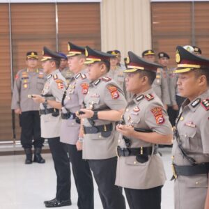 Kapolda Banten Pimpin Upacara Sertijab Ka Spn Polda Banten dan 2 Kapolres.