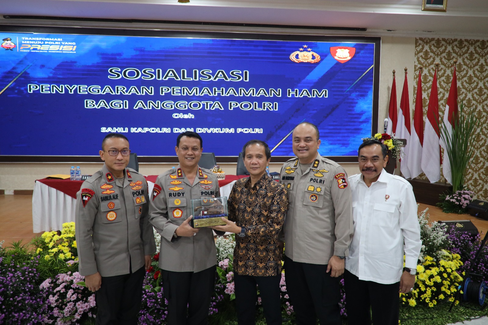 Sahli Kapolri Berikan Sosialisasi Penyegaran Pemahaman HAM Bagi Anggota Polri di Polda Banten