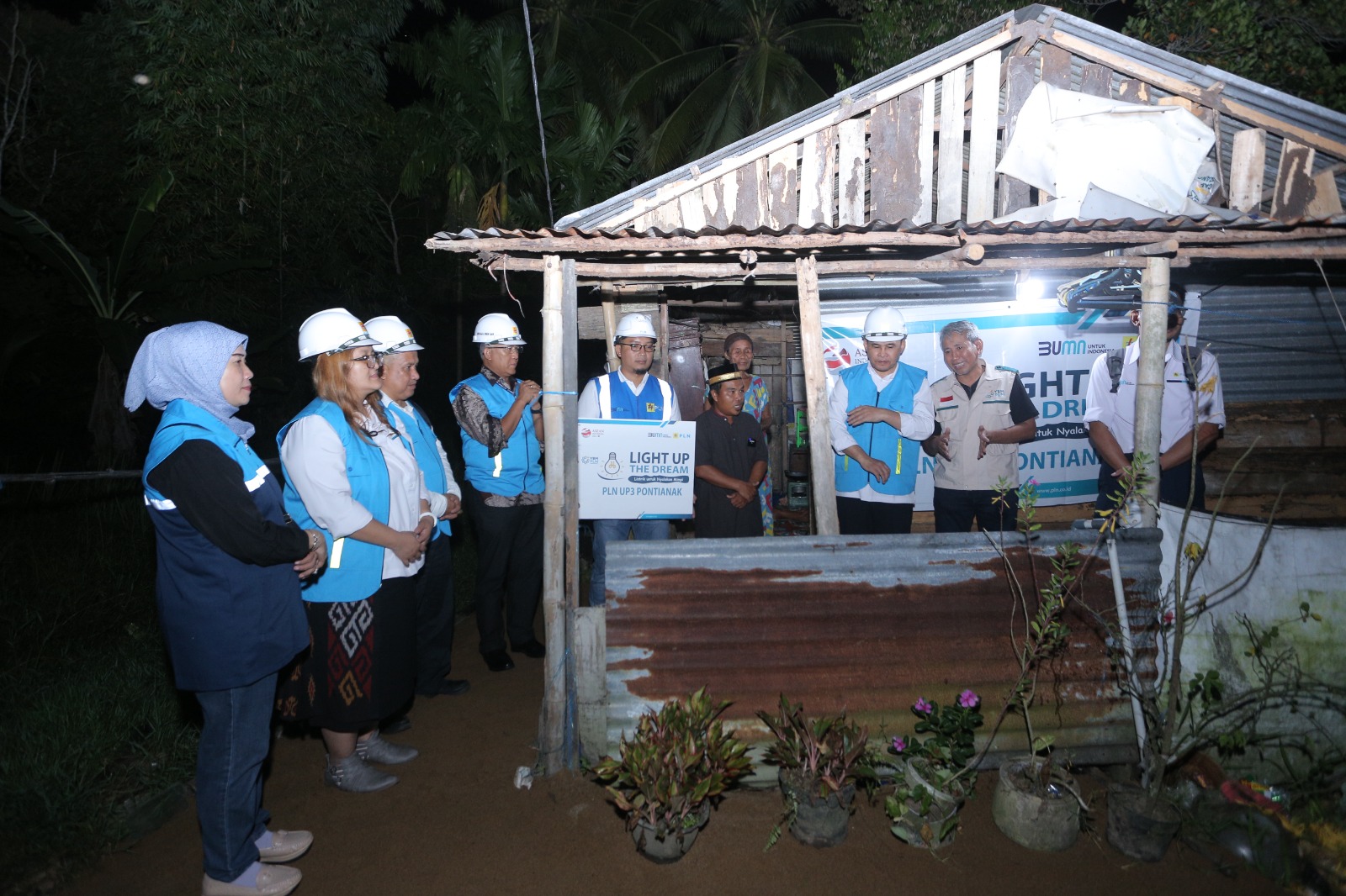 Dibalik Kisah Haru Halimah, Penerima Manfaat Bantuan Listrik Gratis dari Karyawan PLN