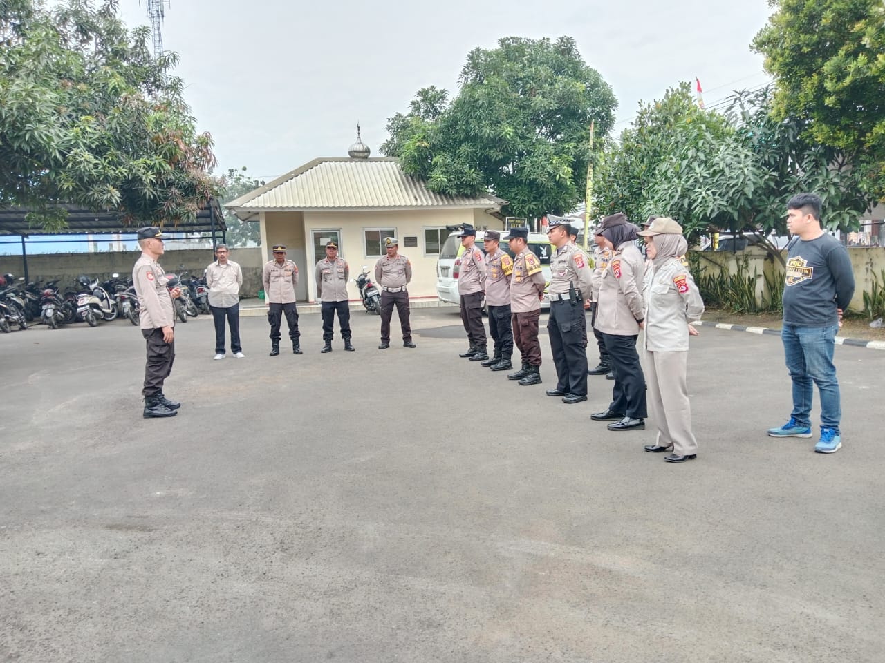 Kanit Samapta Polsek Pasar Kemis Polresta Tangerang Pimpin Apel Pagi