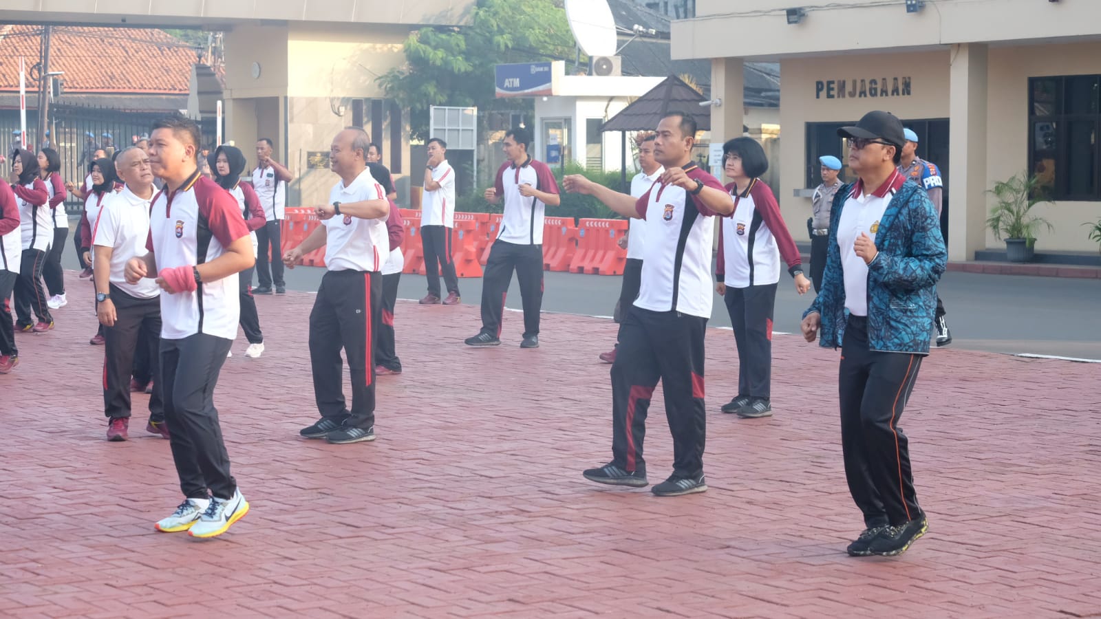 Jaga Kebugaran, Polda Banten Laksanakan Olahraga Pagi Bersama