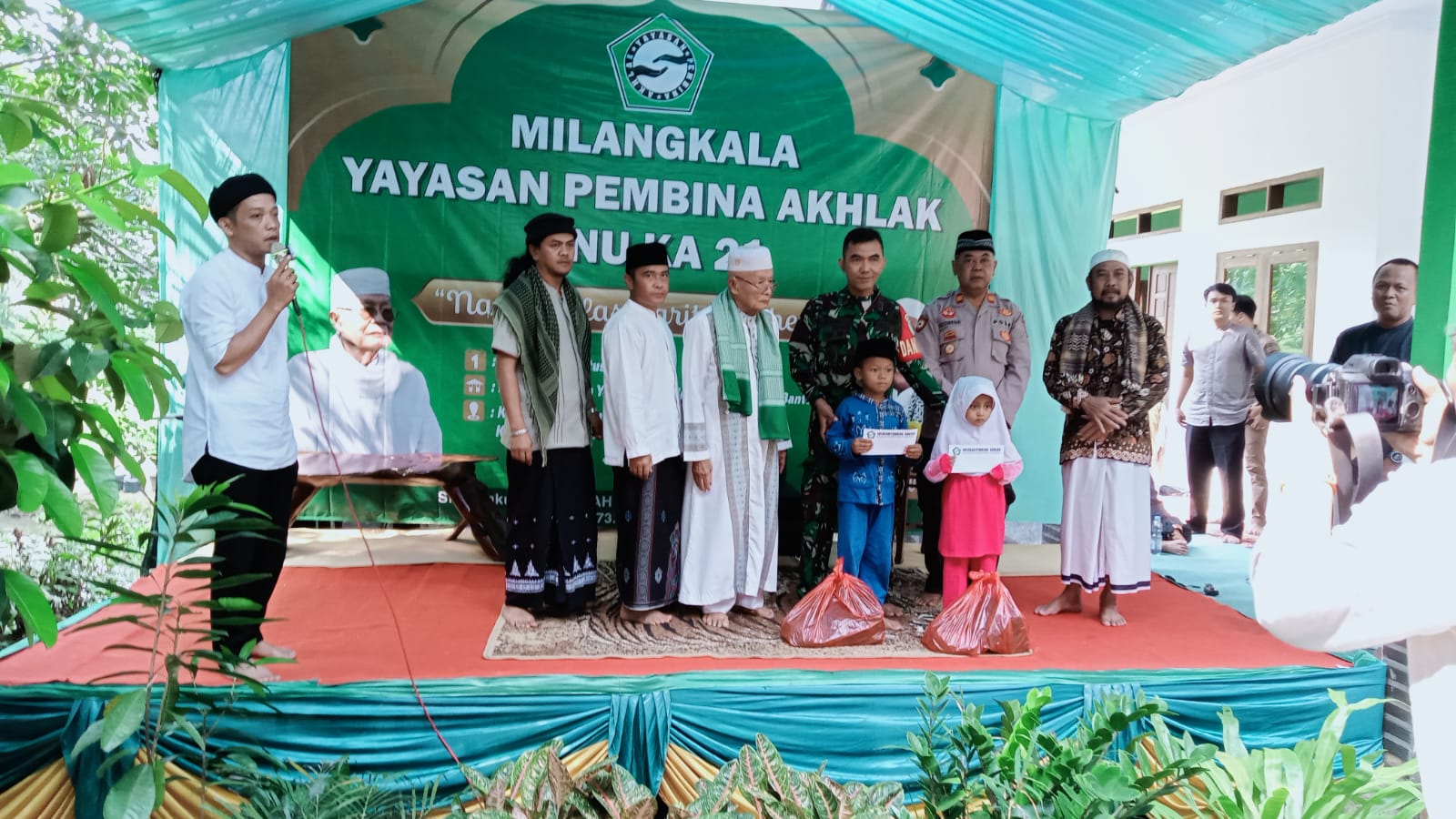 Kapolsek Bojong Hadiri Kegiatan Pemberian Santunan Yatim-Piatu dan Janda dari Yayasan Pembina Akhlak