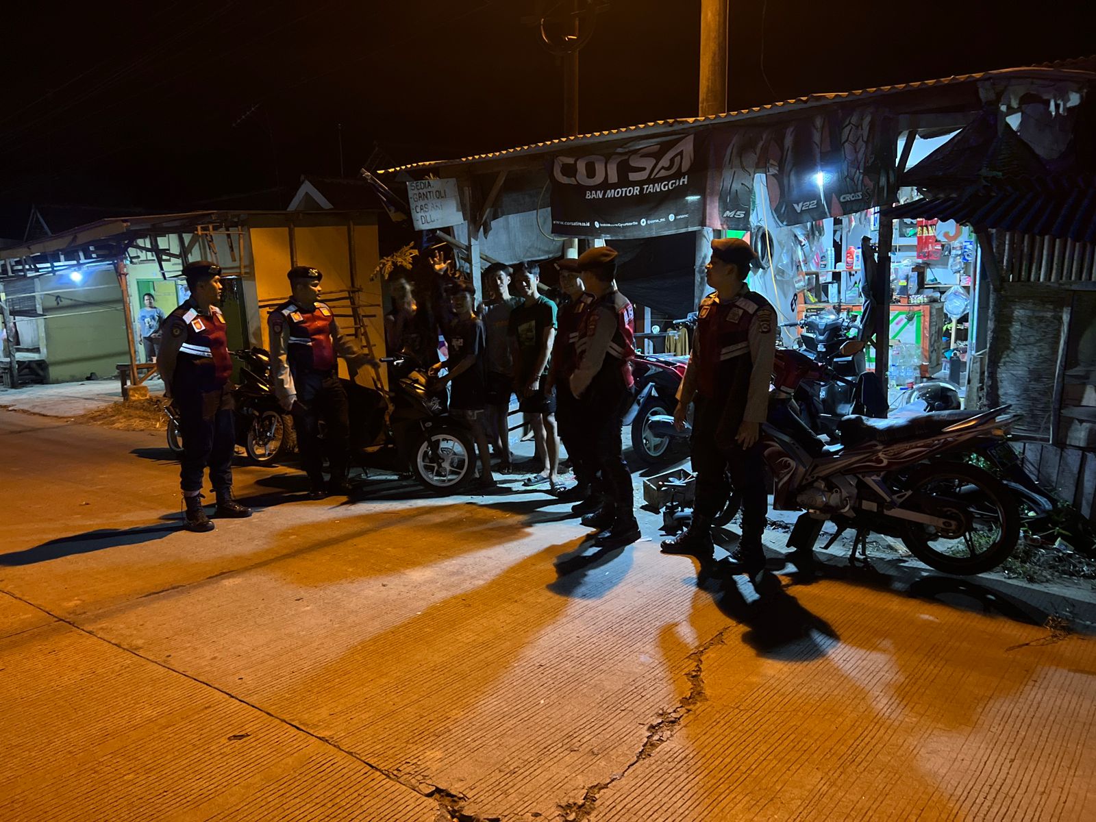 Tekan Angka Kriminalitas,Personel Satsamapta Polres Serang Laksanakan Patroli Dialogis