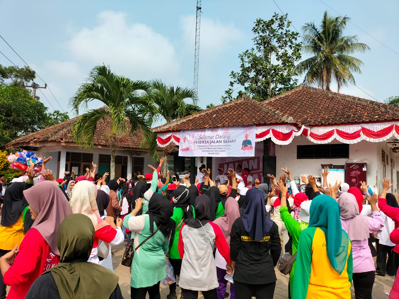 Anggota Polsek Pagelaran Hadiri Kegiatan Jalan Sehat dalam Dalam Rangka HUT RI Ke 78