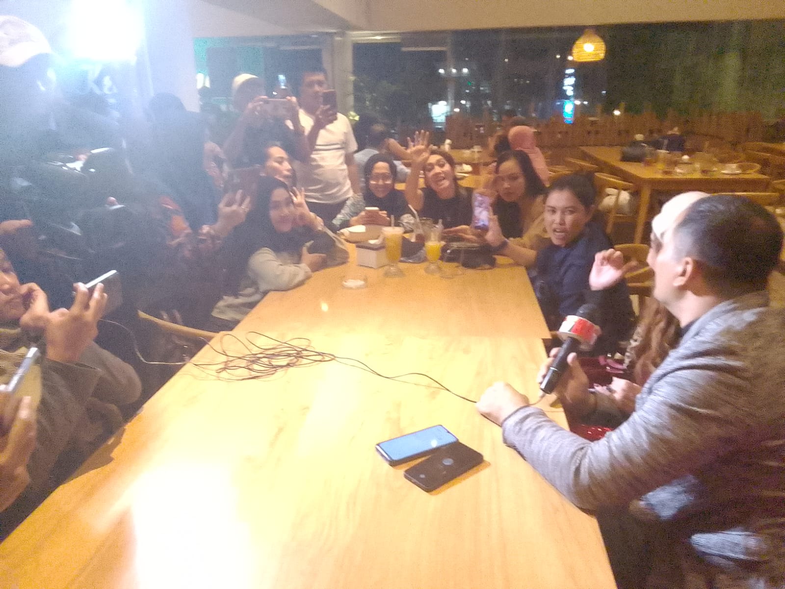 Duet Vivian Voo & King Saipul Jamil Sukses ‘Panaskan’ Kedai Sunda