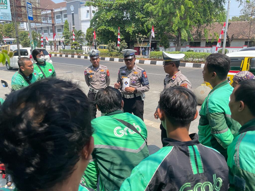 Sat Lantas Polres Karawang Genjot Sosialisasi Polri Presisi Super Apps