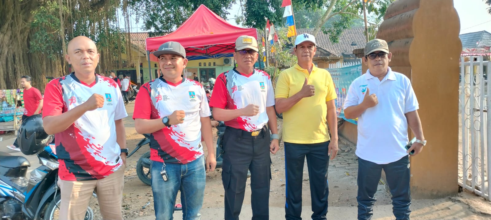 Kapolsek Petir Polres Serang Mengikuti Jalan Santai Memeriahkan Hari Kemerdekaan HUT RI Ke-78 Tahun Tingkat Kecamatan Petir