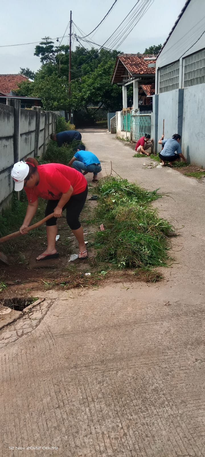 Sri Endang Saragih Bacaleg DPRD kota Bekasi Dapil IV selalu Turba dengan Sukacita Ke Masyarakat