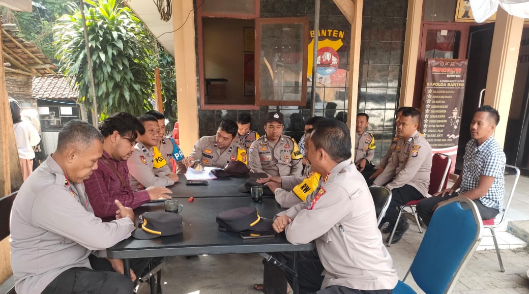 Anev Bulanan Dipimpin Oleh Kapolsek Dengan Anggota Polsek Petir Polres Serang