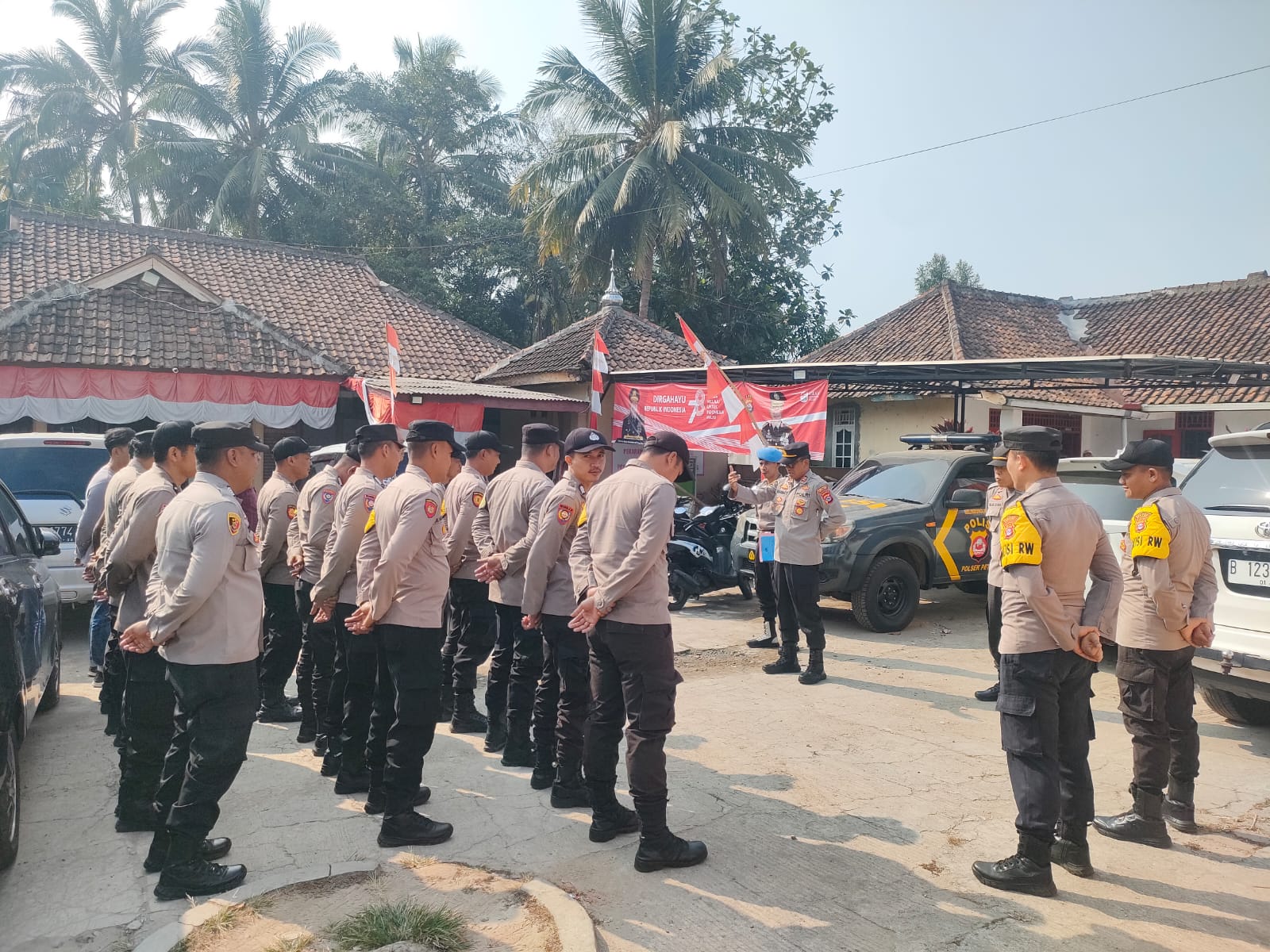 Kapolsek Mengambil Apel Pagi dan Cek Kesiapan Anggota Polsek Petir Polres Serang