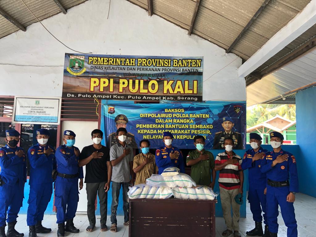 Ditpolairud Polda Banten Laksanakan Sosialisasi Berlayar Sekaligus Bagikan Puluhan Sembako