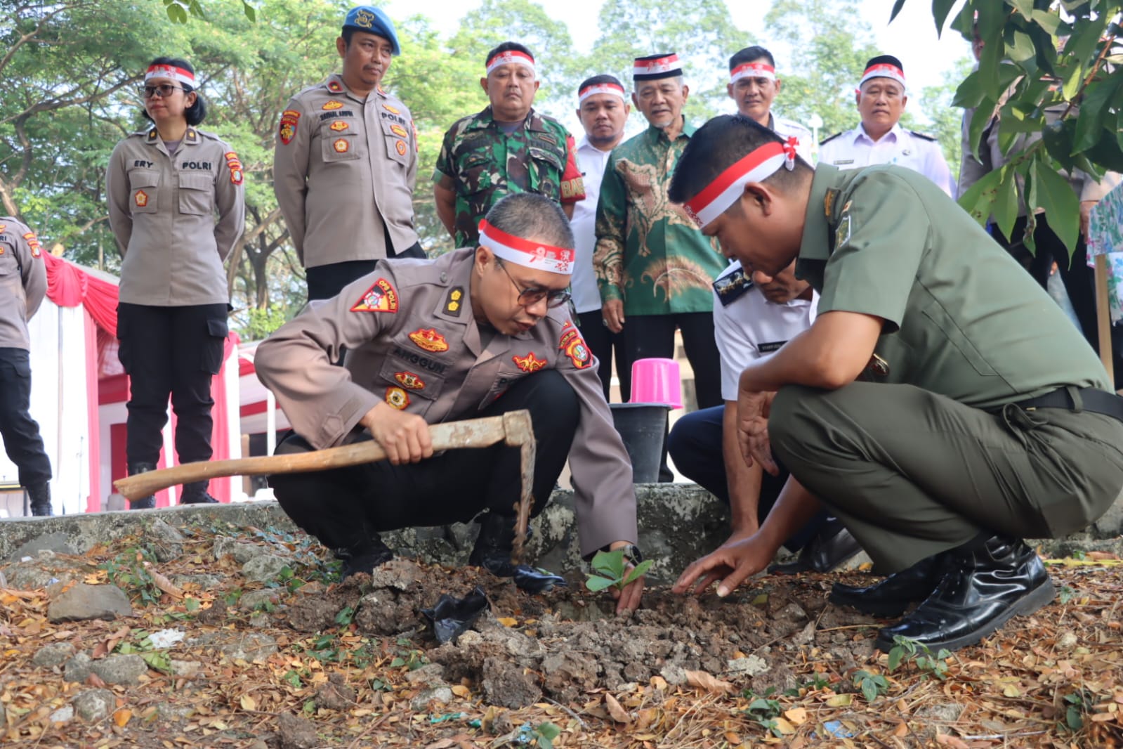 Serentak Bersama Kapolri, Polres Metro Tangerang Kota Tanam 1000 Pohon