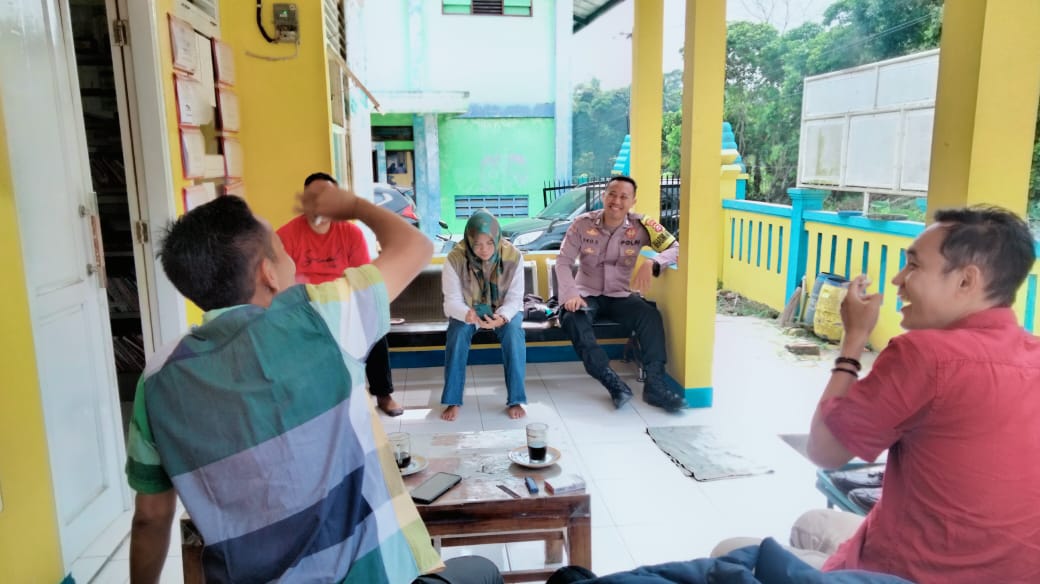 Kunjungan dan Silaturahmi Bhabinkamtibmas Polsek Petir Polres Serang Dalam Menyampaikan Pesan Kamtibmas