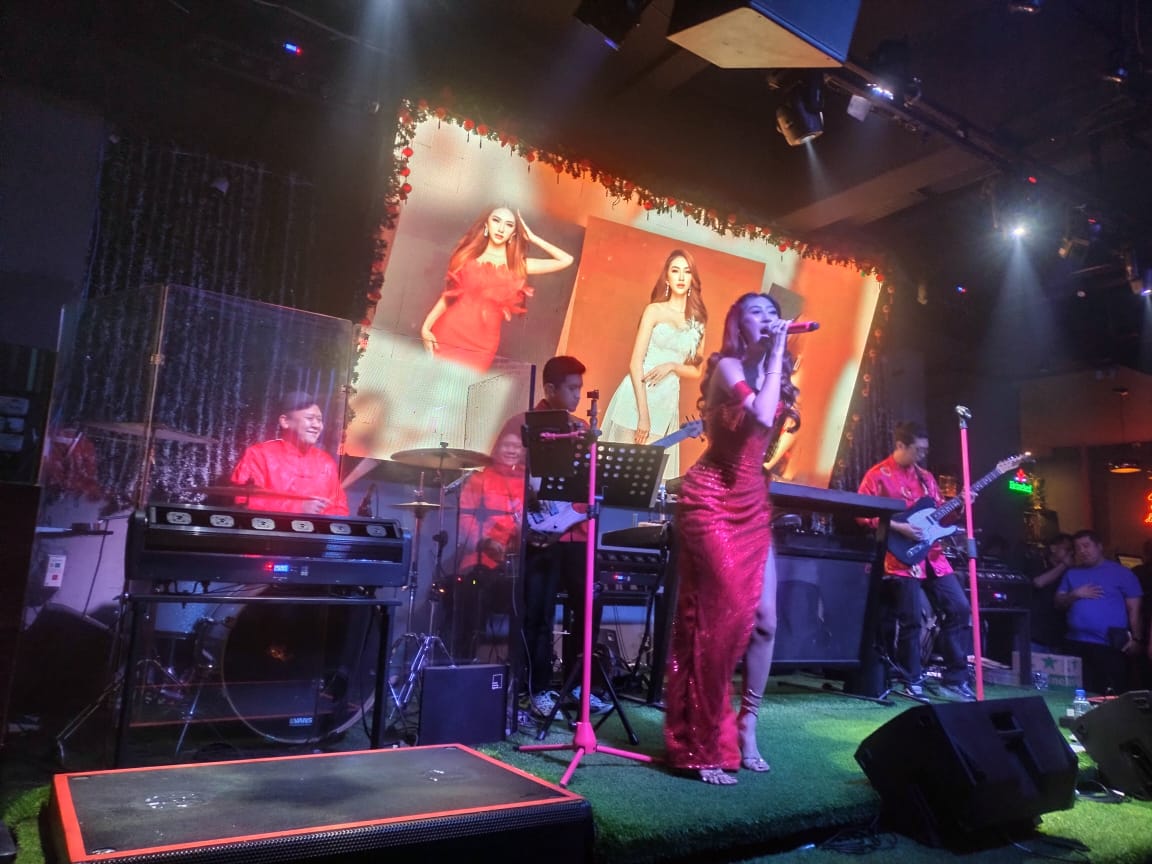 Tampil Elegan, Icha Yang  Pukau Pengunjung Barcode Ultra Lounge
